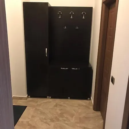 Modern Studio Apartment *